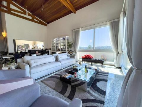 Casa à venda no Condomínio Reserva Santa Maria, com 4 quartos, com 390 m² de área útil.